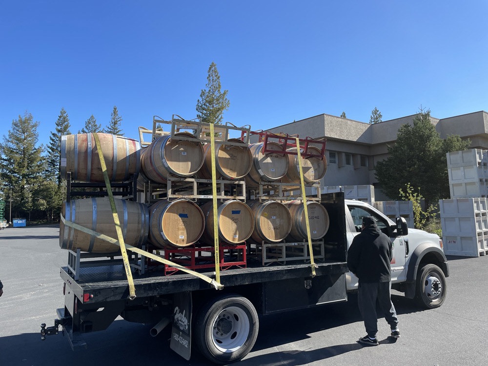 Transporting-19-barrels-to-Saint-Helena